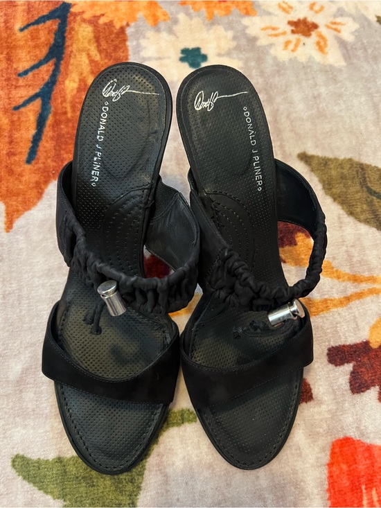 Donald J. Pliner Shoes - NEW in box Donald J. Pliner Couture Black Leather Sandals - Made in Italy